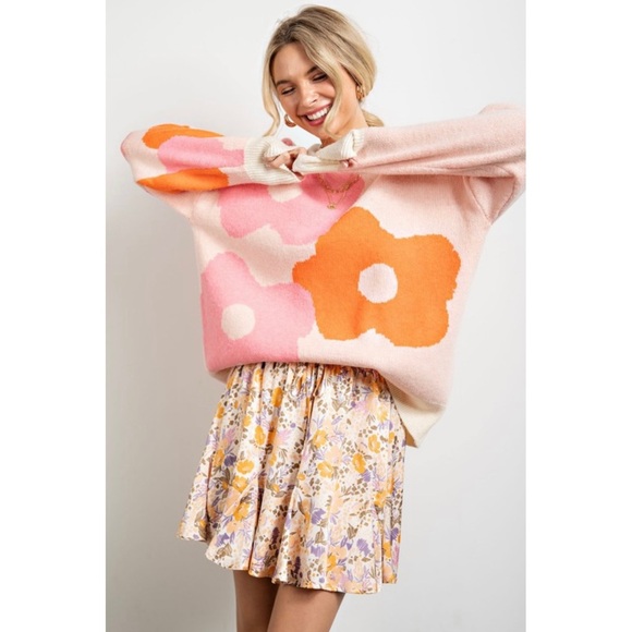 Cozy Floral Sweater 😌 Flower Power! - Picture 5 of 9